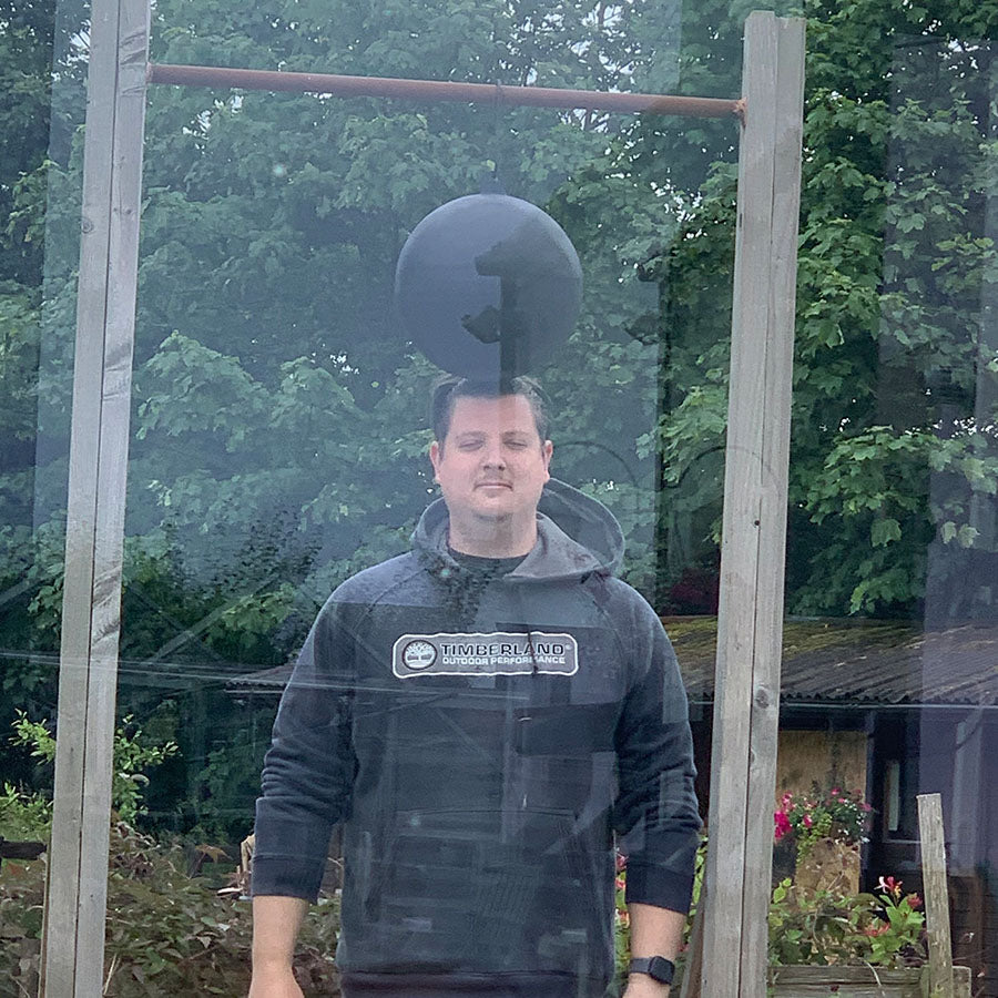 Gigantic Grenade - Pull Up Globe