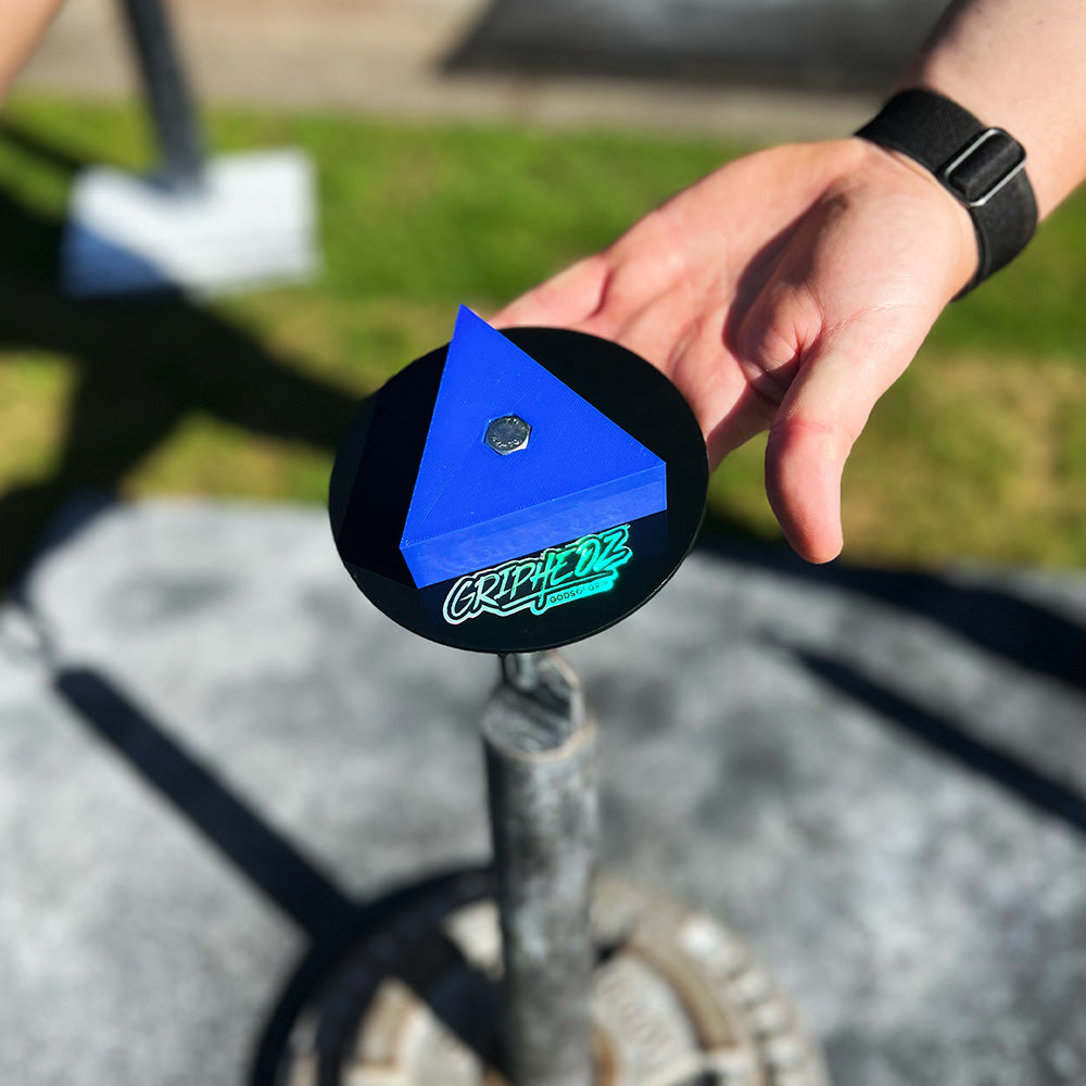 GripHedz™ - Triangle in hand